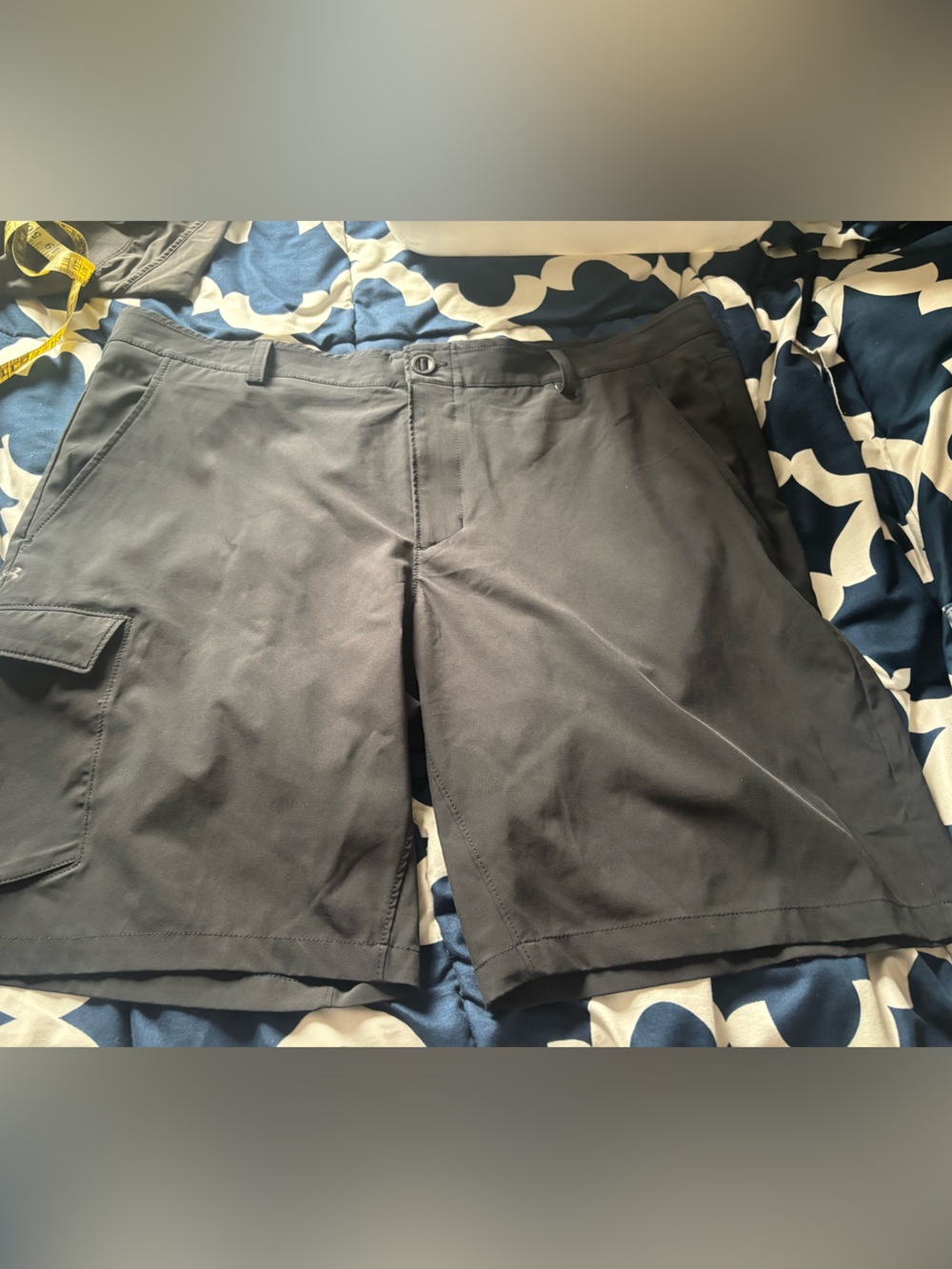 Under Armour Black Men's Cargo Shorts with Side Pocket